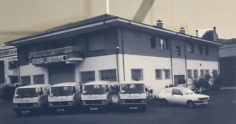 Foto antigua del almacén de Cafés El Globo