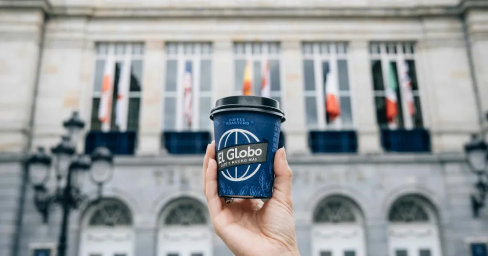 Cafés El Globo frente al teatro Campoamor